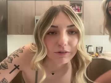 girl
        emiefox cam image #8709