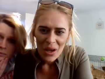 couple
        daisyandlola2025 cam image #12015