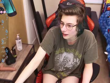girl
        deadratsoup cam image #8305
