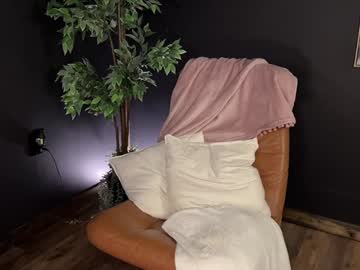 girl
        sara_cane cam image #1392