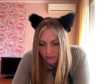 girl
        neomimaddern cam image #23273