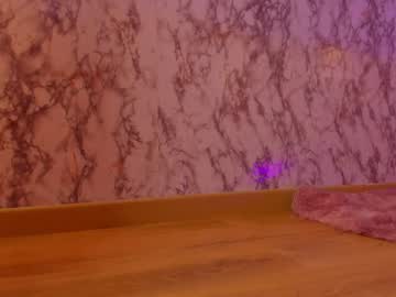 girl
        caseypierce_ cam image #11921