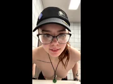 girl
        yourfavoriteshorty cam image #22181