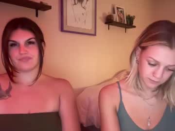 couple
        laineexjade cam image #4076