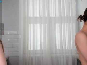couple
        chloealice cam image #1004