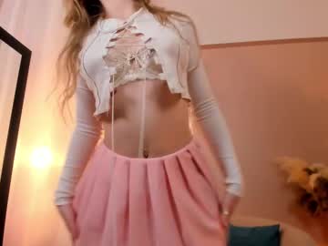 girl
        stacy_purrlion_ cam image #11121