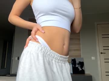 girl
        carolecronan cam image #20464