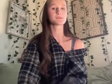 girl
        thecarolinemae cam image #15008