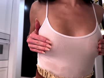 girl
        sunnyluxe_ cam image #718