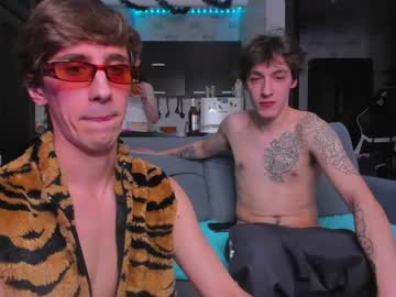 couple
        esthetics_boys cam image #7324