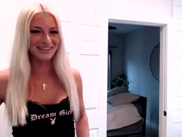 girl
        sailormaee cam image #22895