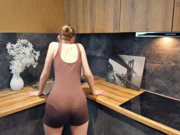 girl
        shelleyfitt cam image #3716