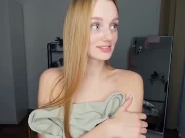 girl
        islacrimson cam image #19460