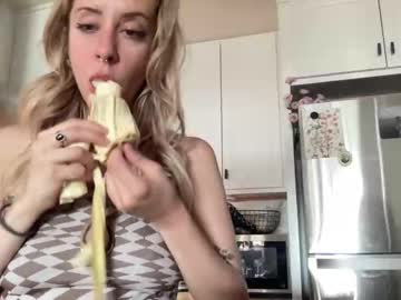 girl
        lilysirenblue cam image #15079