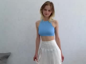 girl
        rosa_myers cam image #16912
