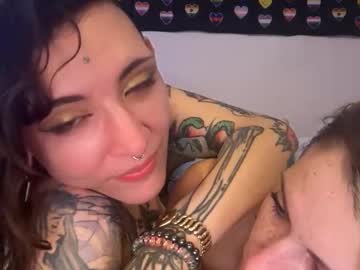 couple
        quickandcurious cam image #21406