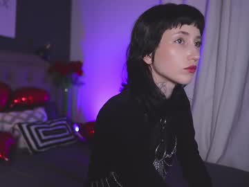 girl
        carmilamoon cam image #8635